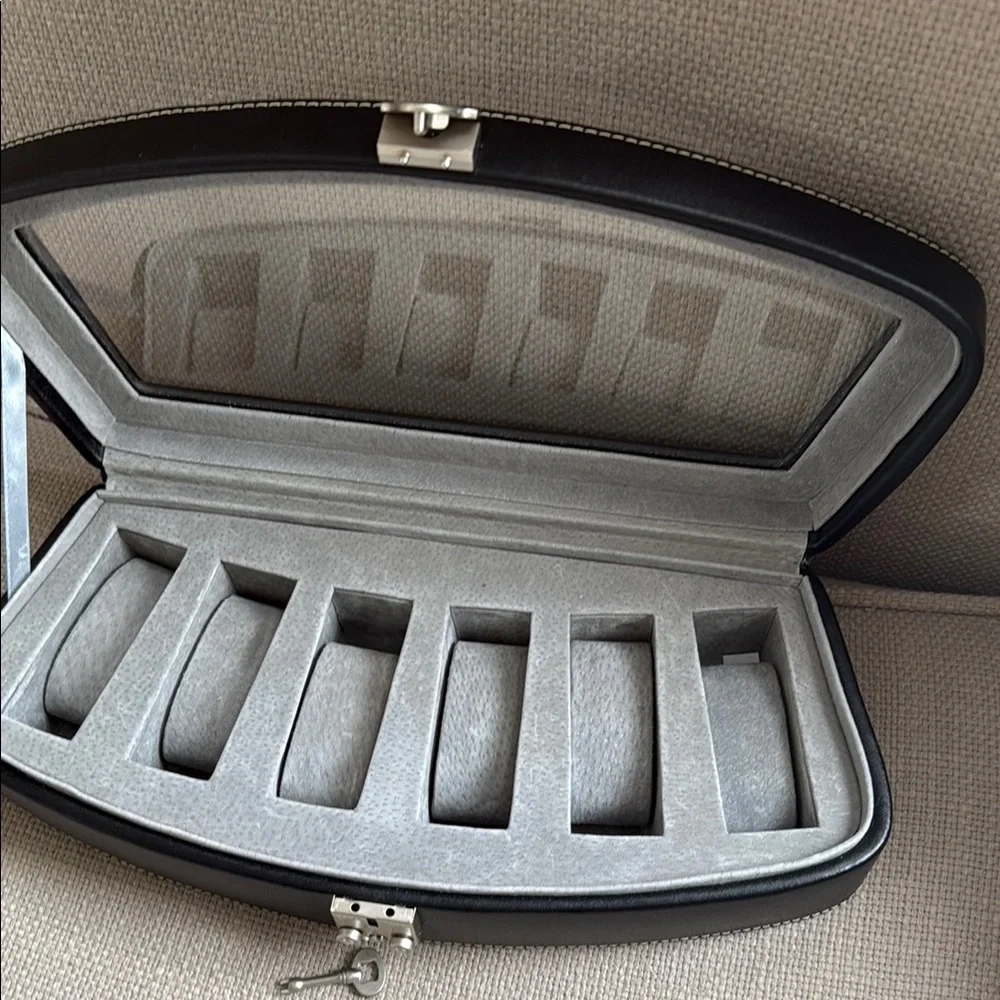 ⭐️- Bey Berk Black Leather Watch Display Case with locking clasp! 6 watches! - Picture 10 of 14